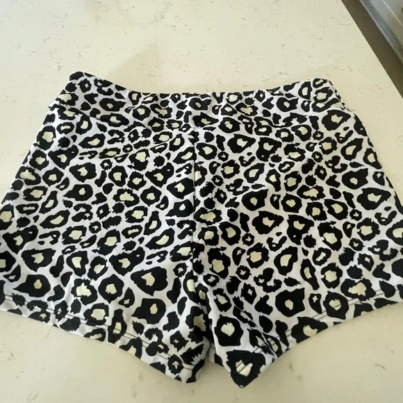 Black and White Polka Dot Swimsuit comes with 2 pieces - Picture 8 of 10